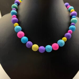 Ketting met gekleurde lavastenen